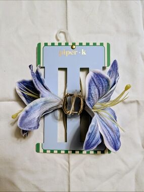 piper·k Blue Floral Hair Claw Clip with Gold-Tone Accent